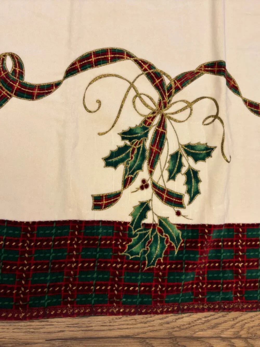 Lenox Christmas Holly Ribbon Towel Set 2 Bath 1 Hand Display Only EUC Holiday